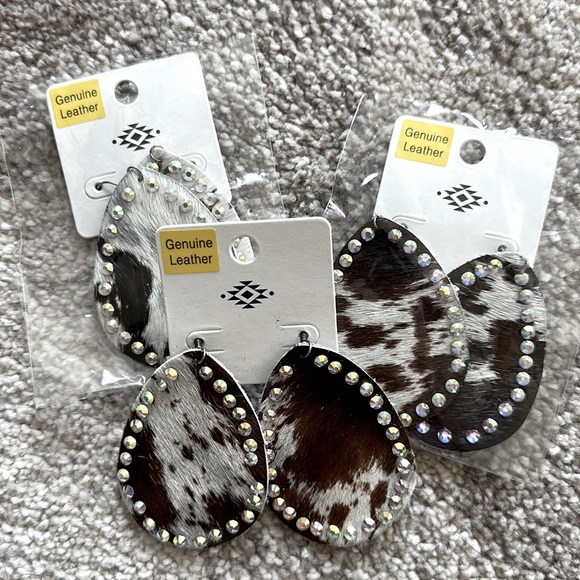 Genuine leather dangle cow pattern earrings 🐮 - Picture 2 of 3